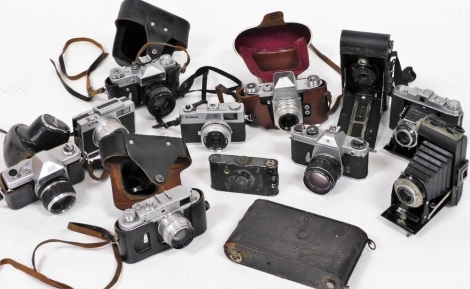 Cameras, including a Kowra Praktica IVF, Haco-66, and a Canon Canonet 28, some cased. (a quantity)