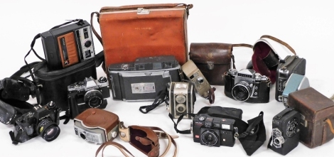 An Exakta Varex II B camera, with a Carl Zeiss Pancolar 2/50 lens, an Agfa Movex 8 camera, Bell & Howells Sporster double run 8 movie camera, Olympus OM10 camera, Contax camera, and further camera, some cased. (a quantity)