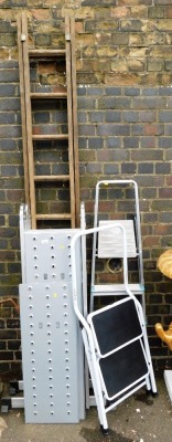 A wooden extending step ladder, Beldray A frame step ladder, metal platform ladder, etc. (a quantity)