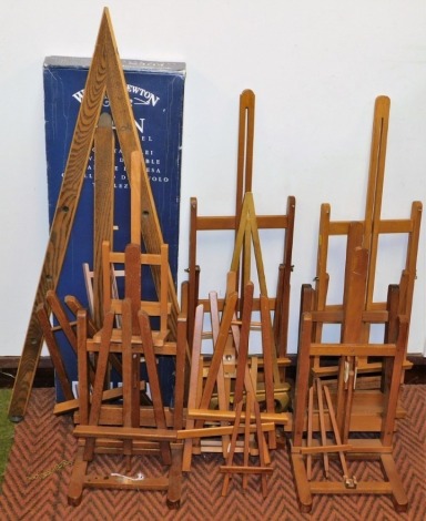 A small group of desk top picture easels. (a quantity)