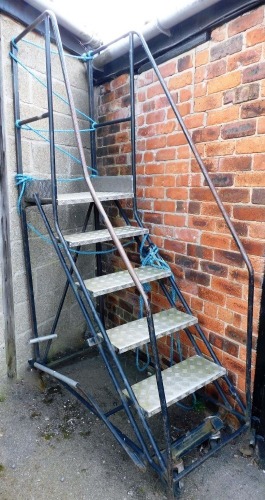 A set of metal skip steps, (AF). Note: VAT is payable on the hammer price of this lot at 20%.