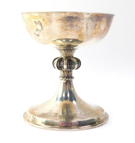 A silver replica of The Lincoln Chalice discovered in the grave of Bishop Gravesend, to commemorative the 900th Anniversary of Lincoln Cathedral, limited edition, boxed with signed certificate Birmingham 1971, 6¼oz.