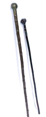 A vintage walking stick, with a brass knop handle, 106cm wide, and a stained root wood walking stick, with a silver collar, Birmingham 1922. (2)