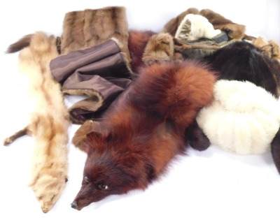 A group of furs, comprising a white fur hat, fur stoles, fox stole, etc. (a quantity)