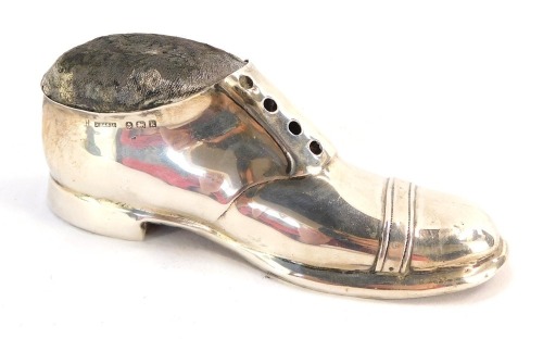 A large Edwardian novelty silver shoe pin cushion by Solomon Blanckensee & Sons, with maker's mark, Birmingham 1909, 13cm wide, 4½oz gross.