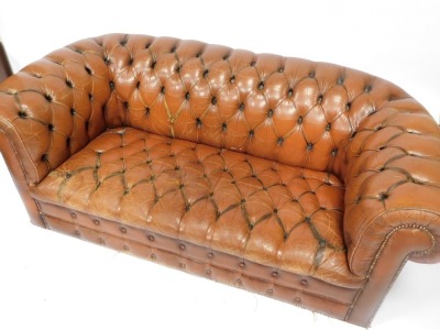 A modern brown leather Chesterfield sofa, with typical button back decoration, 68cm high, 170cm wide, 85cm deep. - 2