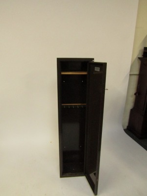 A brown metal gun cabinet, with key, 150cm high, 38cm wide, 25cm deep. - 2