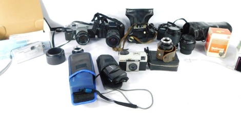 A group of cameras, comprising a Canon FTB, a Samsung PL150, a Pentax P30, a Helius lens, a Canon A35F, etc. (a quantity)