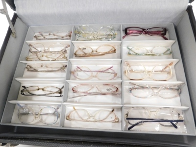 A case containing various spectacles. (a quantity) - 2