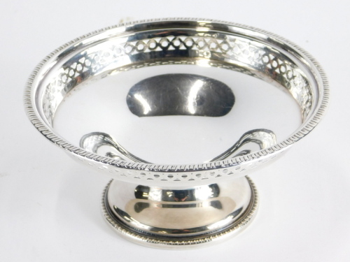 A George V silver bonbon basket, with a partially pierced border on inverted circular foot, Birmingham date letter rubbed, 13cm diameter. 2.6oz.