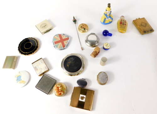 Various compacts, powder compacts, shaped Stratton and other style, 7cm wide, Oriental figure perfume bottle, etc. (a quantity)