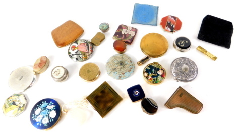 Various powder compacts, Stratton type and others, one transfer printed with courting couple, 6cm wide, various others, circular example, lady holding parasol, etc. (a quantity)