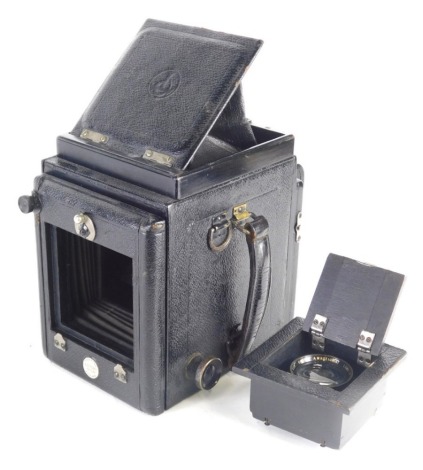 A 20thC Victory Reflex Thornton Pickard LJ box camera, with chrome mounts, in black trim, 20cm high.