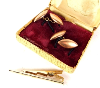 A pair of diamond shaped cufflinks, with chain centres, indistinctly marked, 4.2g. and a tie clip. (3)