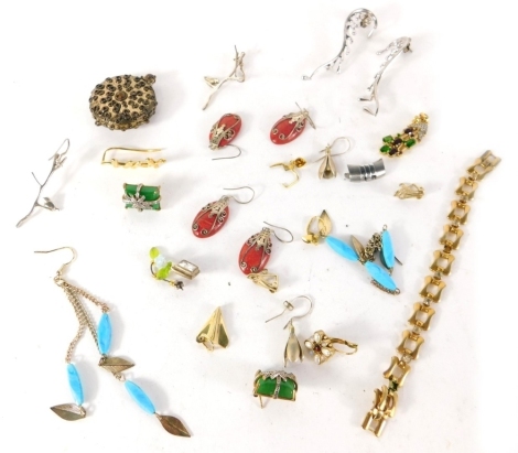 Various costume jewellery, a multicoloured pendant, 4cm high, bracelet, earrings, perfume bottles, 925 jade type ear studs, etc. (a quantity)