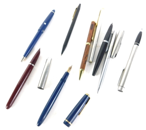 Various fountain pens etc, Parker Duofold in blue with gilt trim and arrow clip 14k nib 13cm long and various others. (quantity)