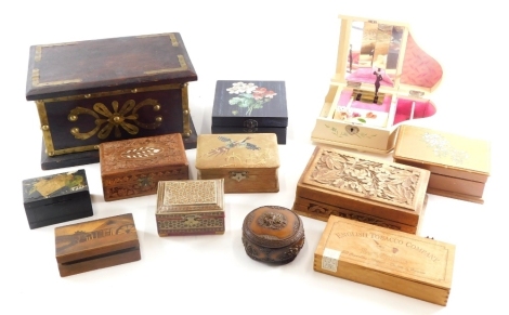 Various boxes, to include a piano jewellery box with musical feature, a circular box with raised floral decoration 10cm diameter, various other treen, cigar box etc. (quantity)