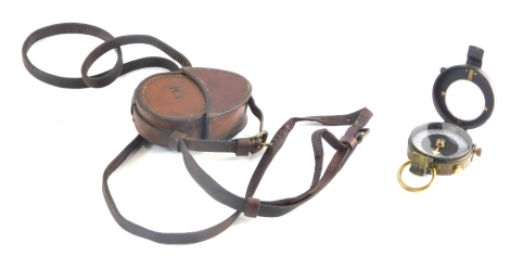 A Verner's pattern WW1 compass, circa 1916 in leather case 8cm high