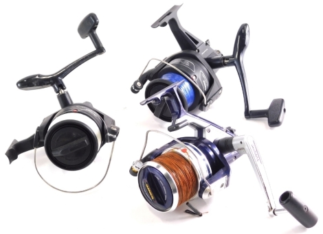 Three fixed spool fly fishing reels, comprising a pair of Okuma L5,000 Argo reels and a Shimano Aerlex XS 8,000.