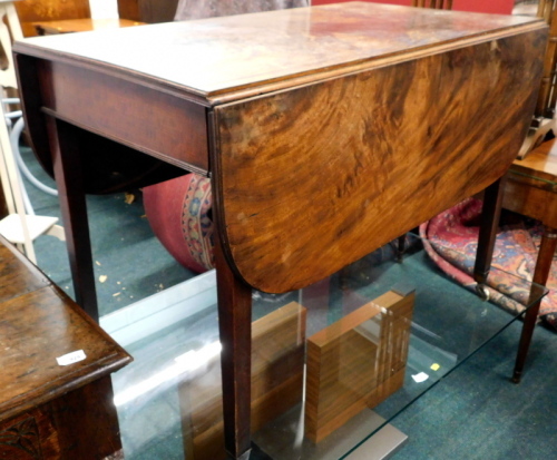 A 19thC mahogany drop leaf Pembroke table, with frieze drawer, and square tapering legs, terminating in castors, when closed 76cm high, 102cm wide, 58cm deep.