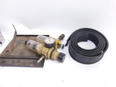 Automobilia parts and accessories, a B11-M3 pressure gauge, engine parts, etc. (1 box) - 3