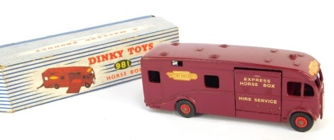 A Dinky Toys horsebox no. 981. (boxed)