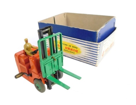 A Dinky Toys die cast model of a forklift truck, 401, boxed.