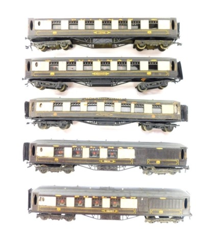 Five kit built Pullman coaches, comprising Car No 67, Car No 70, Minerva, Alice and Rosamund. (5)