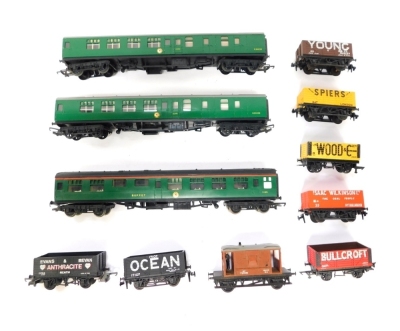 Hornby and other rolling stock, including seven plank wagons, brake van, R626 BR composite coach, etc. (1 tray)