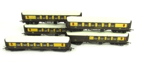 Tri-ang OO gauge Pullman coaches, comprising Mary, Anne, Ruth, Car No 79 and Jane. (5)