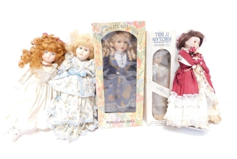 A group of collectors china dolls, some with stands, comprising a quantity of porcelain dolls, a Victorian Collectors Series porcelain doll and various others, some boxed. (1 box)