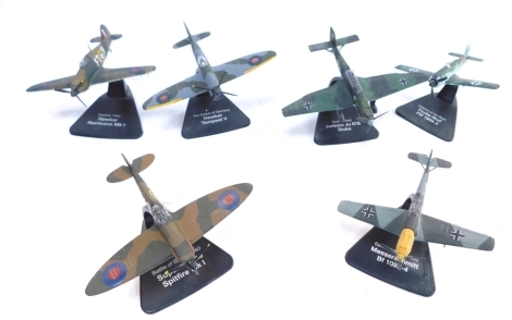 Die cast model aeroplanes, to include Supermarine Spitfire, Battle of Britain 1940 aeroplane on stand, etc. (6)