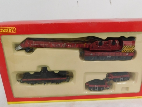 A Hornby OO gauge 75 ton operating breakdown crane set, boxed.