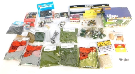 Hornby OO accessories, Scale Scenics professional tree kits, trees, foliage, wheel cleaner, OO gauge accessories, etc. (a quantity)