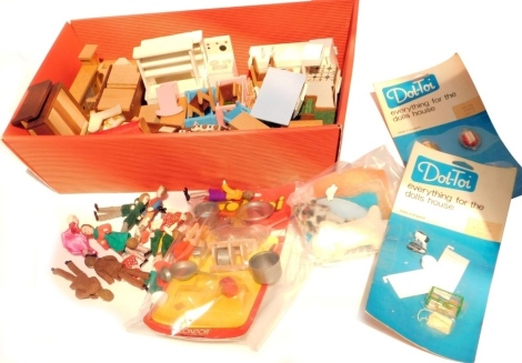 Dolls housing, loose wooden dolls housing, Dol-toi blister packs, figures, etc. (a quantity)