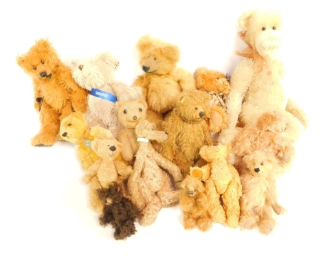 20thC blonde plush jointed Teddy bears. (1 box)