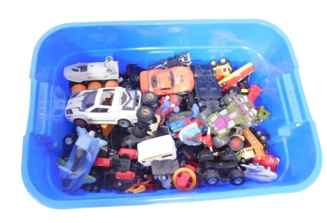 Die cast vehicles, large size children's toys, cars, Burago Mercedes 500 SEG, etc. (1 box)