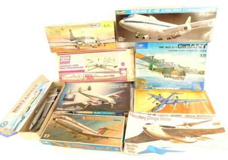 Italeri and other aeroplane kits, Linberg Handley Page Victor, half inch equals one foot scale, various others, Nitto Kagaku aeroplane kit, etc., boxed. (a quantity)