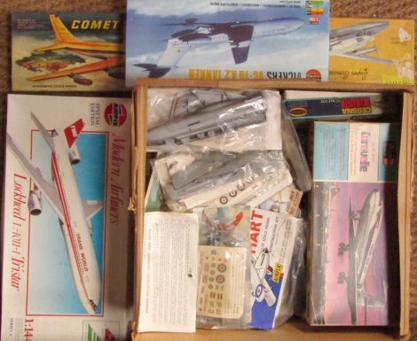 Revell and other aeroplane kits, to include SE210 Caravelle aeroplane, Frog 1:72 lightning fighter, various other plastic Airfix aeroplanes, pieces, Airfix Avro Anso 1/76 scale aeroplane, etc., boxed. (a quantity)