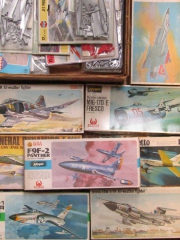 Revell 1:72 aeroplane kits, to include US Navy fighter, Phantom F-4K/M, Frog 1:72 scale and others, etc., boxed. (a quantity)