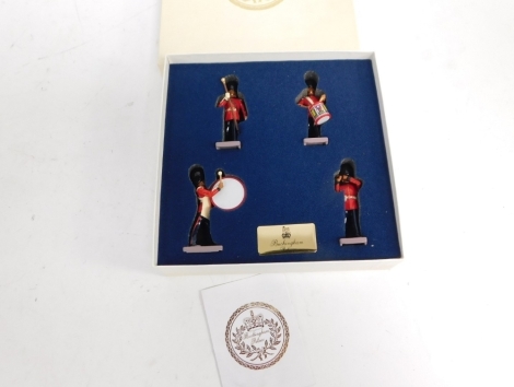 A Buckingham Palace limited edition lead soldier set, with Grenadier Guards, boxed.