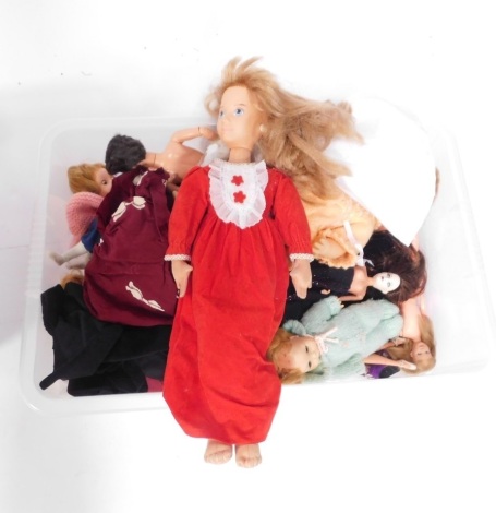 Various dolls, Sindy, Barbie and others similar, Mattel doll circa 1986 in red dress, another in knitted green dress, etc. (a quantity)