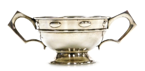 An Edward VII silver two handled cup, with angular handles, the top with a raised border with repeat oval decoration, Birmingham 1907, 4¾oz, 7cm high.