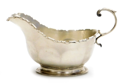 A Continental silver sauce boat, with shaped border and leaf cast handle, import marks for Birmingham 1927, and stamped 925, 4¼oz, 7.5cm high.