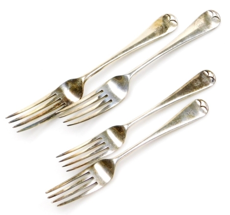 Four Edward VII silver Old English pattern forks, comprising two dessert and two dinner, Robert Pringle & Sons, London 1902, 8¼oz.