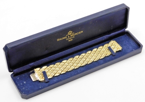 A floral link mesh bracelet, on a snap clasp, stamped 750, but probably plated.