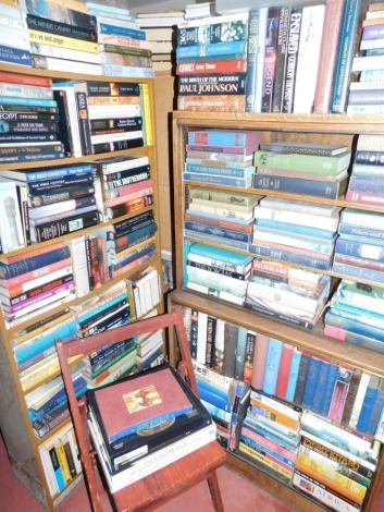 A quantity of books relating to world history, to include some Folio Society, etc., lot to include two open bookcases. This lot is situated in 14 East St, Horncastle, LN9 6AZ for Viewing on Tuesday 5th July 10am to 2pm with collection strictly restricte