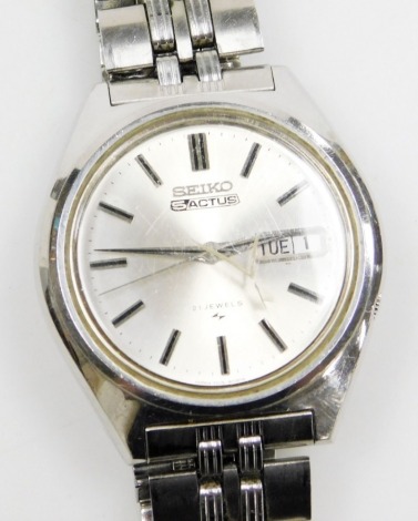 A Seiko 5 Actus gentleman's stainless steel automatic stainless steel cased wristwatch, circular silvered dial with batons, centre seconds, day date aperture, cased back numbered 072535, on a bracelet strap, together with a later Seiko wristwatch box and 