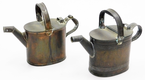 A pair of copper watering cans, 30.5cm wide.