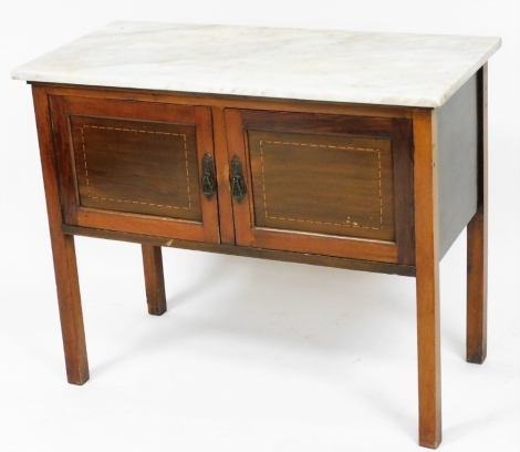 An Edwardian mahogany and inlaid marble top wash stand, tile splash back lacking, with a pair of cupboard doors, raised on square legs, 74cm high, 92cm wide, 43cm deep.